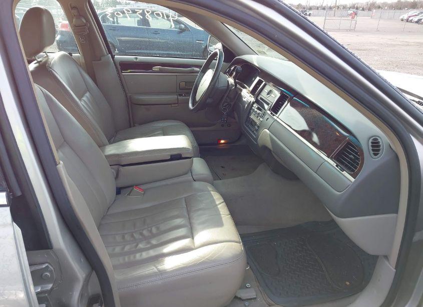 Photo 5 of 2006 Lincoln Town CAR SIGNATURE (VIN 1LNHM81V86Y629463)