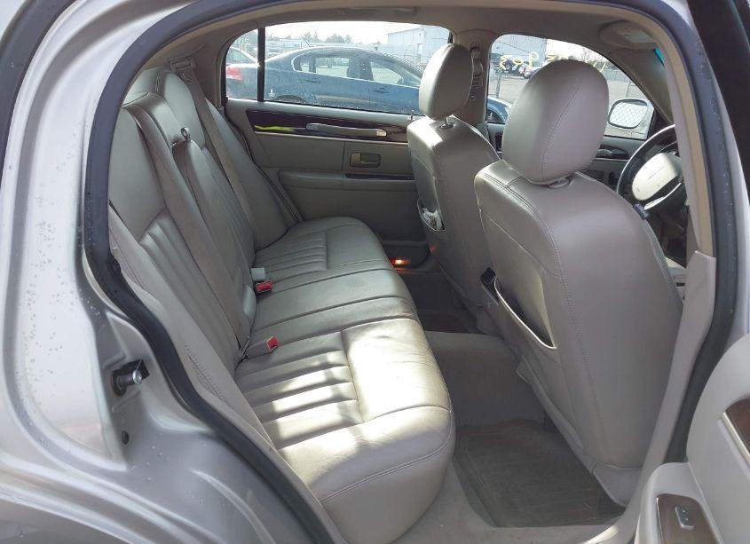 Photo 8 of 2006 Lincoln Town CAR SIGNATURE (VIN 1LNHM81V86Y629463)