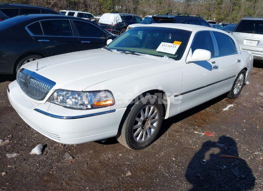 Photo 2 of 2007 Lincoln Town CAR SIGNATURE (VIN 1LNHM81V97Y620062)