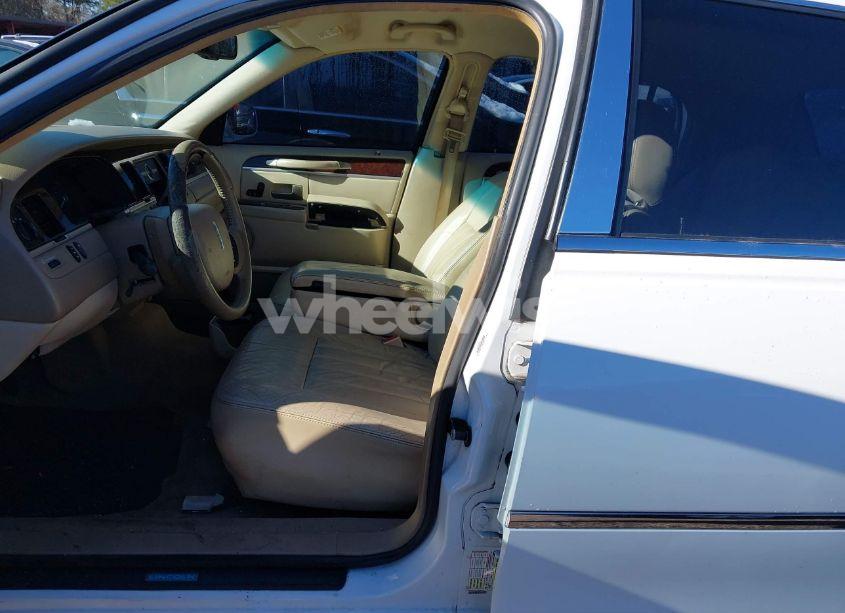 Photo 5 of 2007 Lincoln Town CAR SIGNATURE (VIN 1LNHM81V97Y620062)