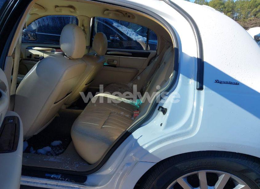 Photo 8 of 2007 Lincoln Town CAR SIGNATURE (VIN 1LNHM81V97Y620062)