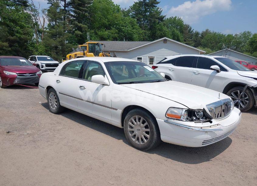 2006 Lincoln Town CAR SIGNATURE (VIN 1LNHM81VX6Y618058) main photo