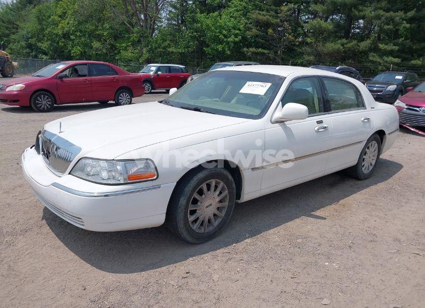 Photo 2 of 2006 Lincoln Town CAR SIGNATURE (VIN 1LNHM81VX6Y618058)