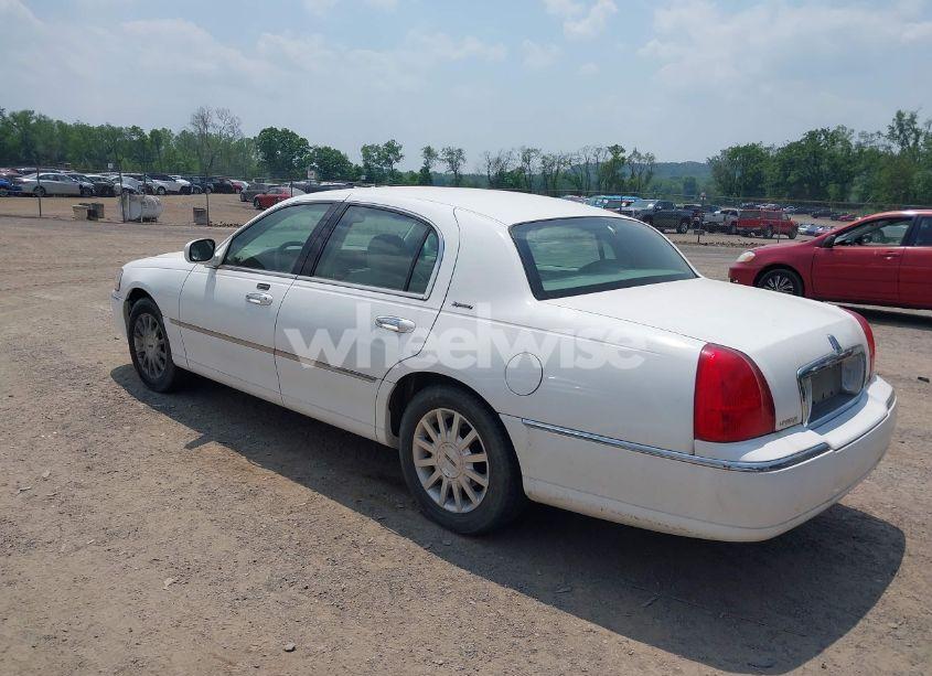 Photo 3 of 2006 Lincoln Town CAR SIGNATURE (VIN 1LNHM81VX6Y618058)