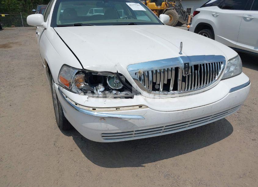 Photo 6 of 2006 Lincoln Town CAR SIGNATURE (VIN 1LNHM81VX6Y618058)