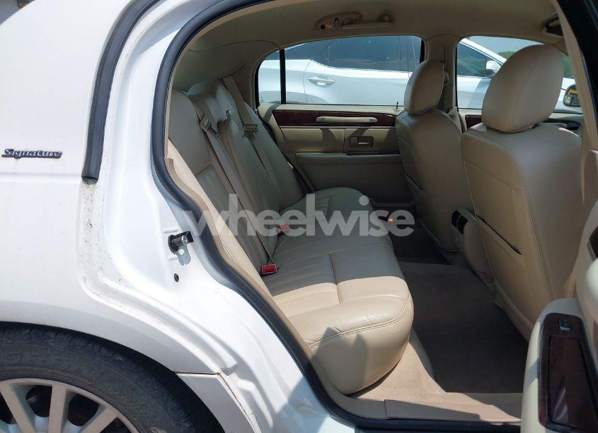 Photo 8 of 2006 Lincoln Town CAR SIGNATURE (VIN 1LNHM81VX6Y618058)