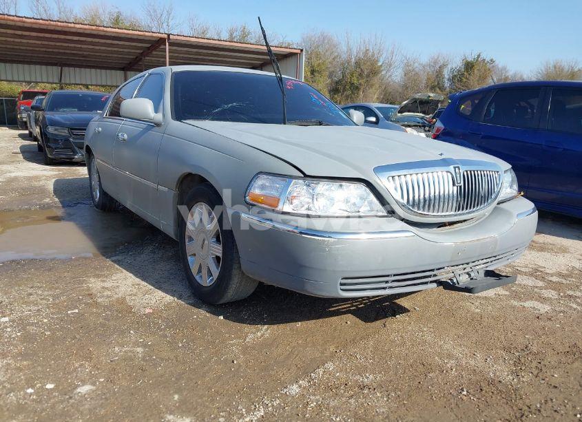 2006 Lincoln Town CAR SIGNATURE (VIN 1LNHM81VX6Y641906) main photo