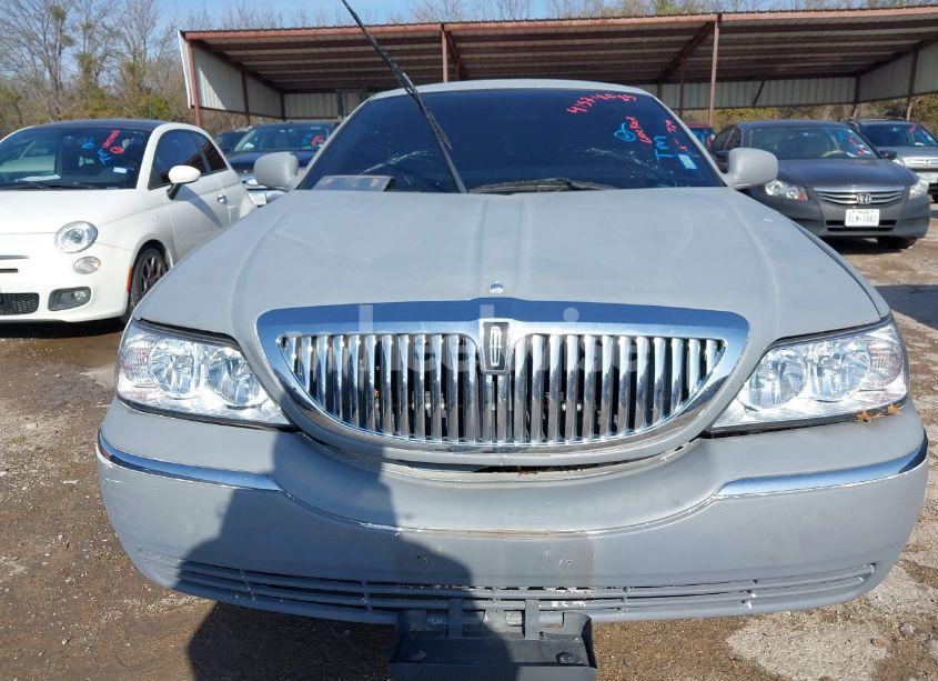 Photo 10 of 2006 Lincoln Town CAR SIGNATURE (VIN 1LNHM81VX6Y641906)