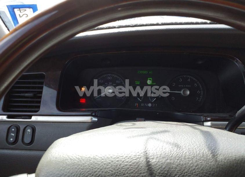 Photo 7 of 2006 Lincoln Town CAR SIGNATURE (VIN 1LNHM81VX6Y641906)