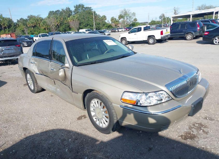 2004 Lincoln Town CAR SIGNATURE (VIN 1LNHM81W04Y614624) main photo