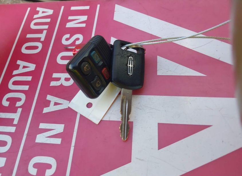 Photo 11 of 2004 Lincoln Town CAR SIGNATURE (VIN 1LNHM81W04Y614624)