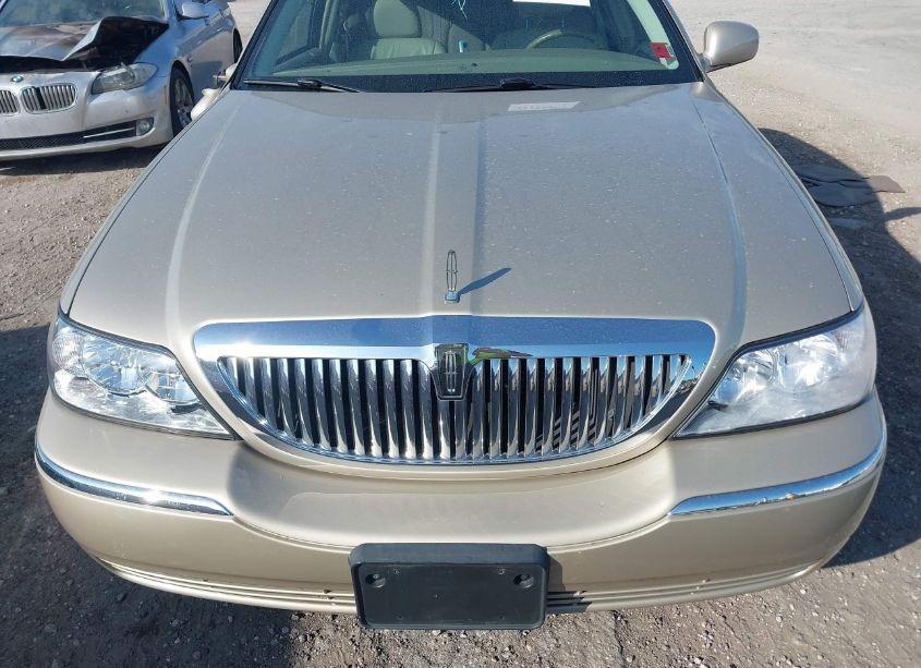Photo 12 of 2004 Lincoln Town CAR SIGNATURE (VIN 1LNHM81W04Y614624)