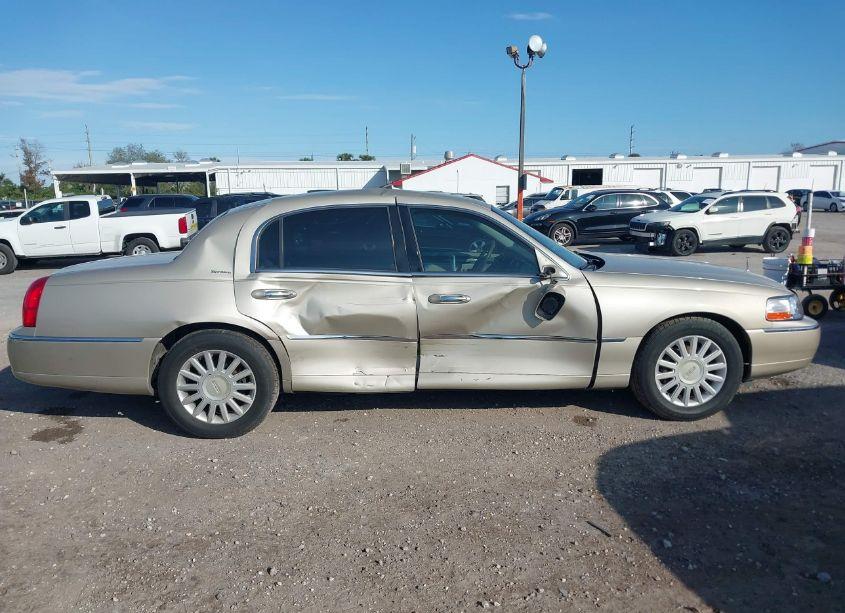 Photo 13 of 2004 Lincoln Town CAR SIGNATURE (VIN 1LNHM81W04Y614624)