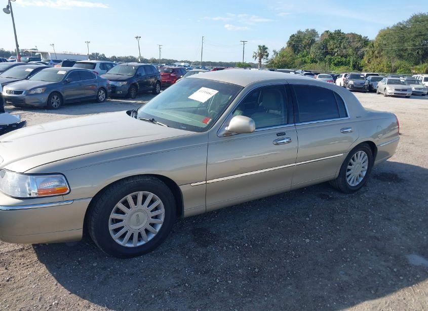 Photo 14 of 2004 Lincoln Town CAR SIGNATURE (VIN 1LNHM81W04Y614624)