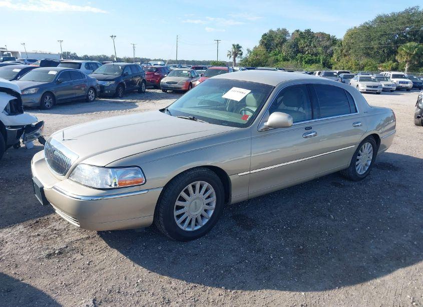 Photo 2 of 2004 Lincoln Town CAR SIGNATURE (VIN 1LNHM81W04Y614624)