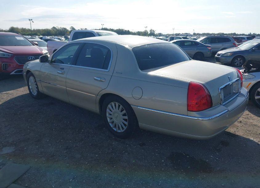 Photo 3 of 2004 Lincoln Town CAR SIGNATURE (VIN 1LNHM81W04Y614624)