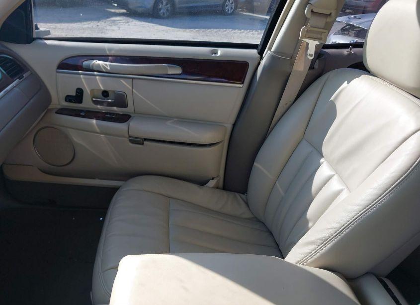 Photo 5 of 2004 Lincoln Town CAR SIGNATURE (VIN 1LNHM81W04Y614624)