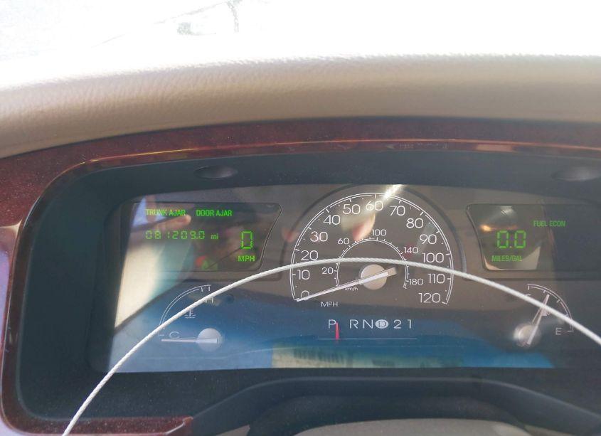 Photo 7 of 2004 Lincoln Town CAR SIGNATURE (VIN 1LNHM81W04Y614624)