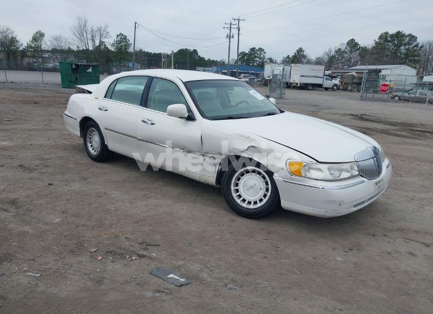 2000 Lincoln Town CAR EXECUTIVE (VIN 1LNHM81W0YY764710) main photo