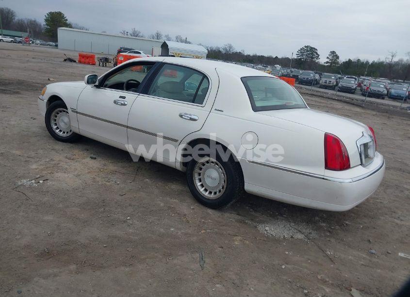Photo 3 of 2000 Lincoln Town CAR EXECUTIVE (VIN 1LNHM81W0YY764710)