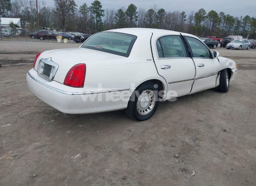 Photo 4 of 2000 Lincoln Town CAR EXECUTIVE (VIN 1LNHM81W0YY764710)