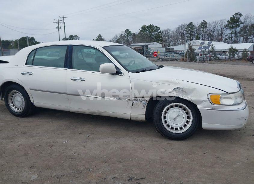 Photo 6 of 2000 Lincoln Town CAR EXECUTIVE (VIN 1LNHM81W0YY764710)