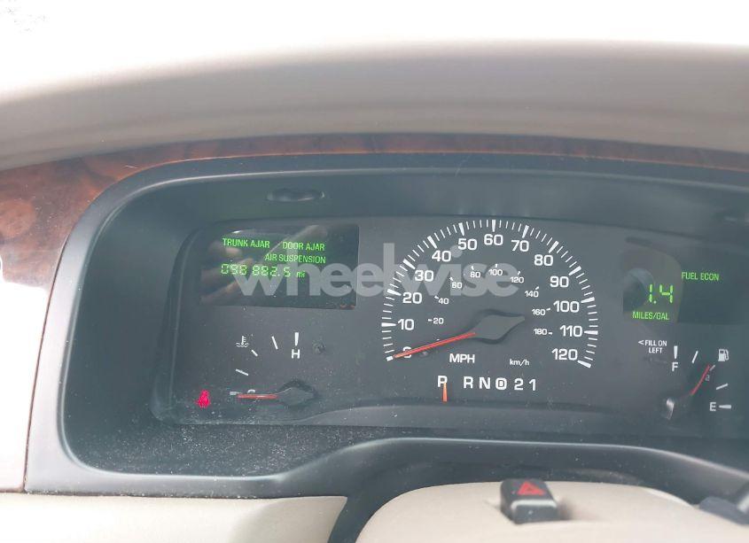 Photo 7 of 2000 Lincoln Town CAR EXECUTIVE (VIN 1LNHM81W0YY764710)