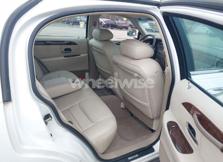 Photo 8 of 2000 Lincoln Town CAR EXECUTIVE (VIN 1LNHM81W0YY764710)