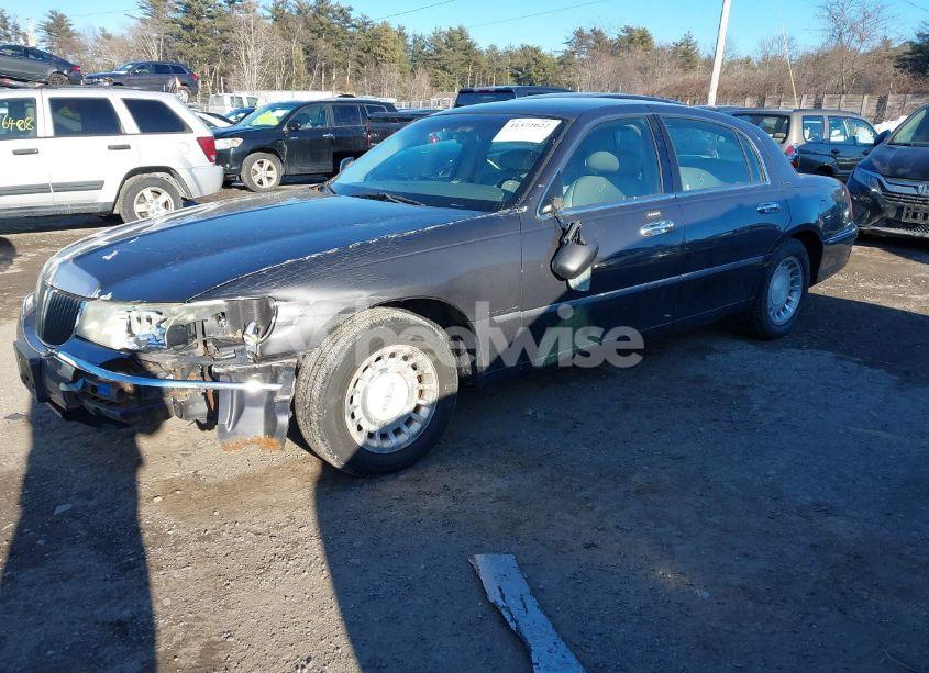 Photo 2 of 2002 Lincoln Town CAR EXECUTIVE (VIN 1LNHM81W12Y649735)
