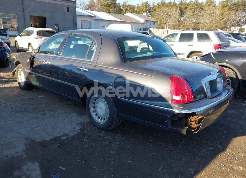 Photo 3 of 2002 Lincoln Town CAR EXECUTIVE (VIN 1LNHM81W12Y649735)