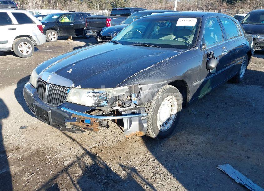 Photo 6 of 2002 Lincoln Town CAR EXECUTIVE (VIN 1LNHM81W12Y649735)