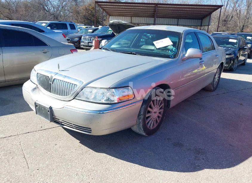 Photo 2 of 2004 Lincoln Town CAR SIGNATURE (VIN 1LNHM81W14Y612252)