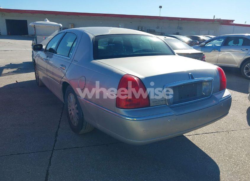 Photo 3 of 2004 Lincoln Town CAR SIGNATURE (VIN 1LNHM81W14Y612252)