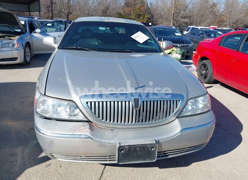 Photo 6 of 2004 Lincoln Town CAR SIGNATURE (VIN 1LNHM81W14Y612252)