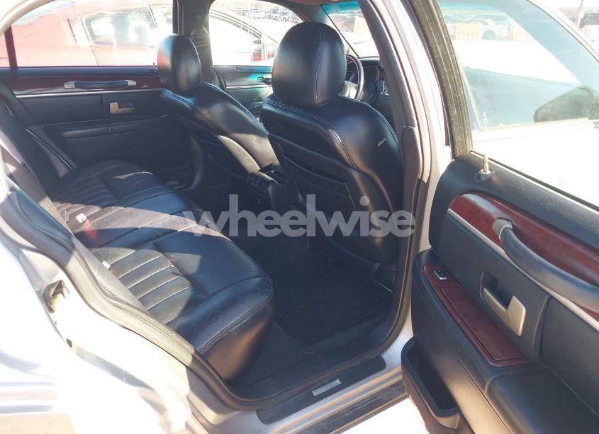 Photo 8 of 2004 Lincoln Town CAR SIGNATURE (VIN 1LNHM81W14Y612252)