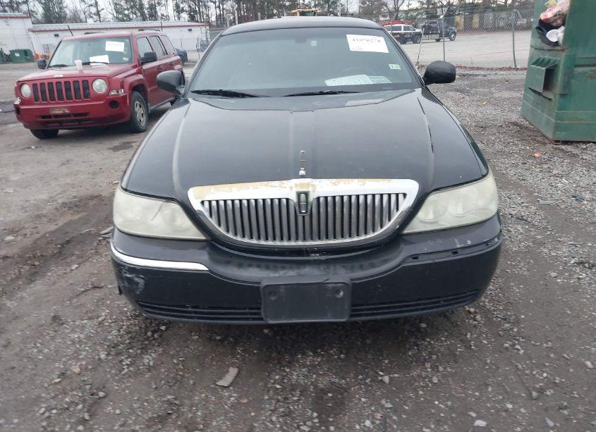 Photo 12 of 2004 Lincoln Town CAR SIGNATURE (VIN 1LNHM81W14Y686738)