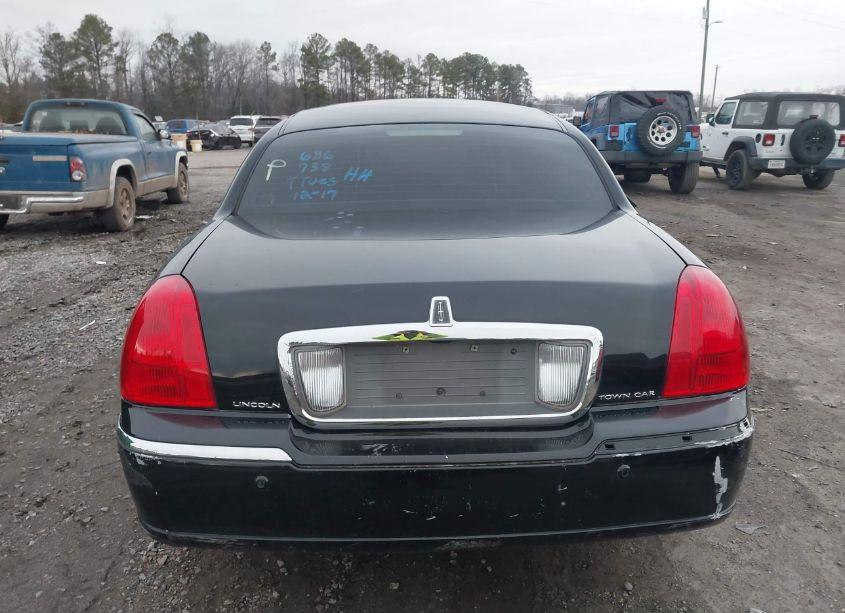 Photo 16 of 2004 Lincoln Town CAR SIGNATURE (VIN 1LNHM81W14Y686738)