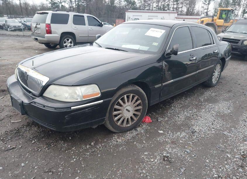Photo 2 of 2004 Lincoln Town CAR SIGNATURE (VIN 1LNHM81W14Y686738)