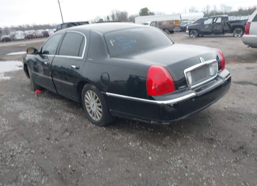 Photo 3 of 2004 Lincoln Town CAR SIGNATURE (VIN 1LNHM81W14Y686738)