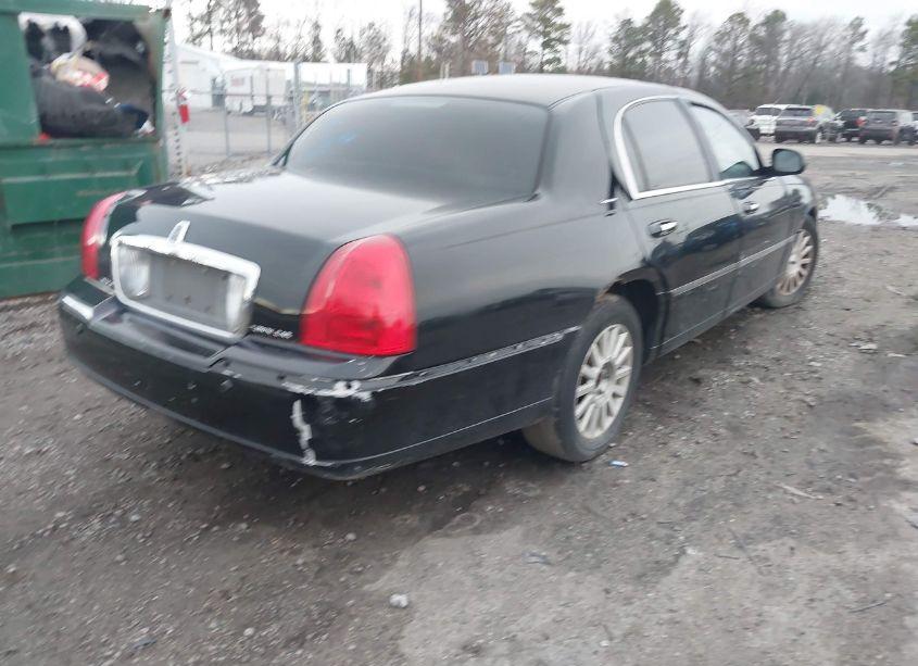 Photo 4 of 2004 Lincoln Town CAR SIGNATURE (VIN 1LNHM81W14Y686738)