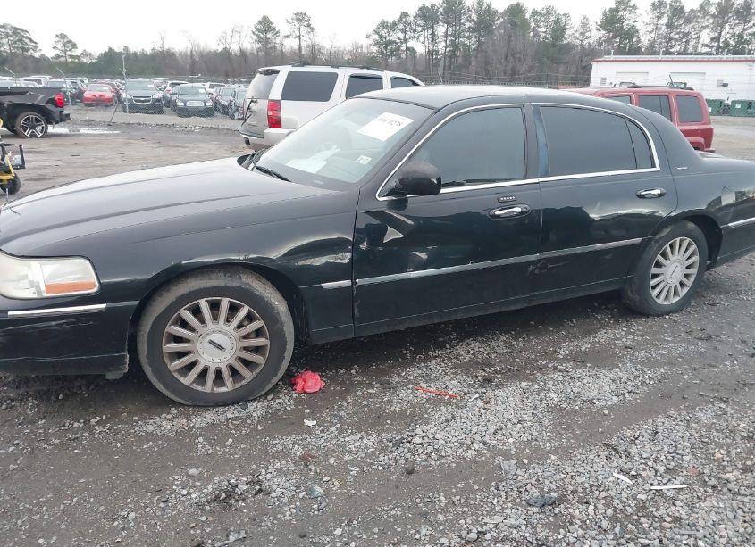 Photo 6 of 2004 Lincoln Town CAR SIGNATURE (VIN 1LNHM81W14Y686738)