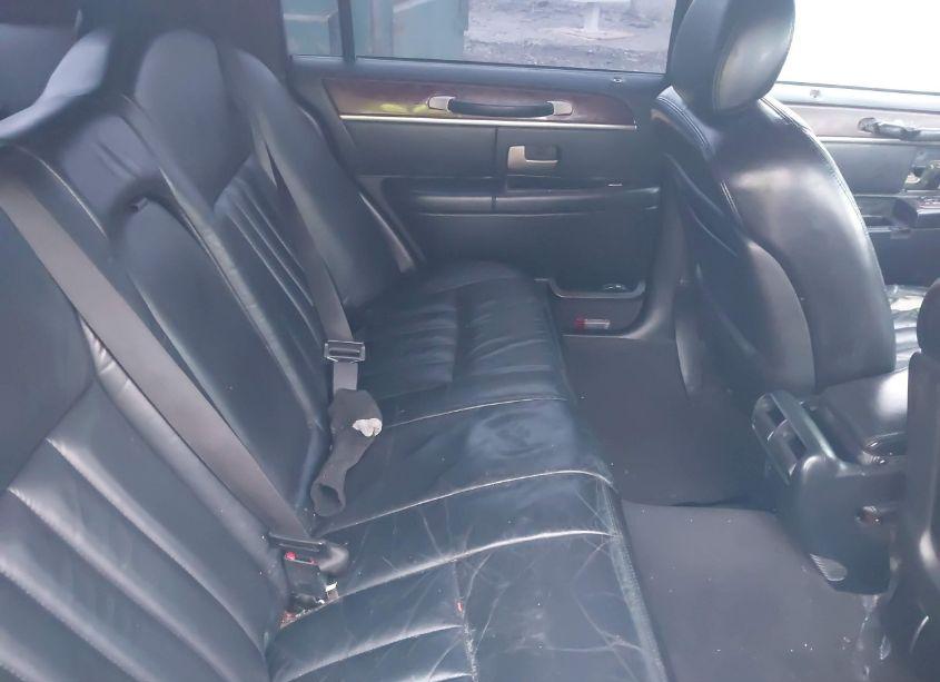 Photo 8 of 2004 Lincoln Town CAR SIGNATURE (VIN 1LNHM81W14Y686738)