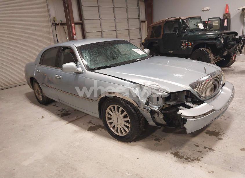 2005 Lincoln Town CAR SIGNATURE (VIN 1LNHM81W15Y636701) main photo