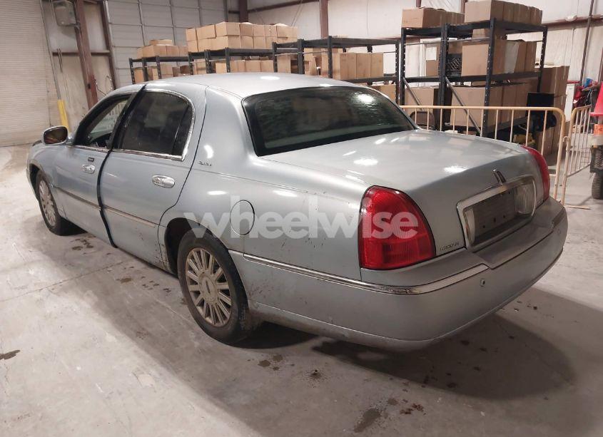 Photo 3 of 2005 Lincoln Town CAR SIGNATURE (VIN 1LNHM81W15Y636701)