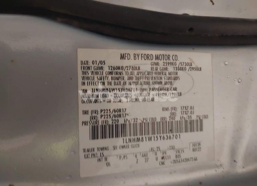 Photo 9 of 2005 Lincoln Town CAR SIGNATURE (VIN 1LNHM81W15Y636701)