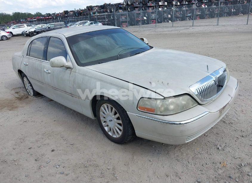 2005 Lincoln Town CAR SIGNATURE (VIN 1LNHM81W15Y664112) main photo