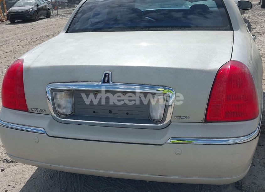 Photo 13 of 2005 Lincoln Town CAR SIGNATURE (VIN 1LNHM81W15Y664112)