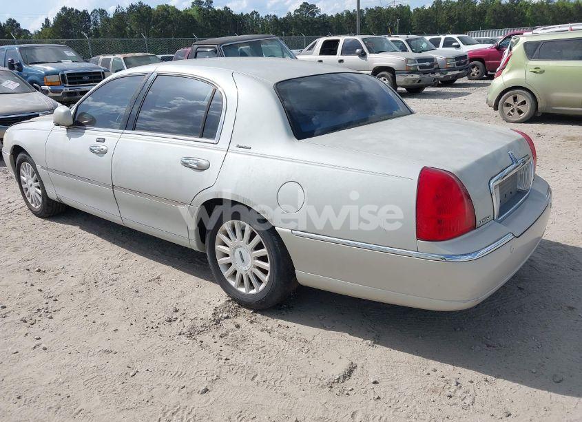 Photo 3 of 2005 Lincoln Town CAR SIGNATURE (VIN 1LNHM81W15Y664112)