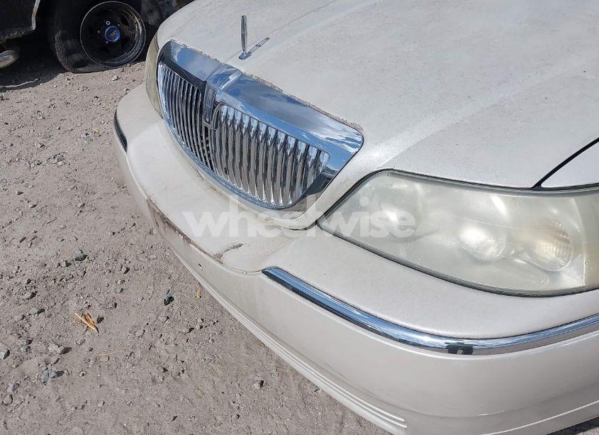 Photo 6 of 2005 Lincoln Town CAR SIGNATURE (VIN 1LNHM81W15Y664112)