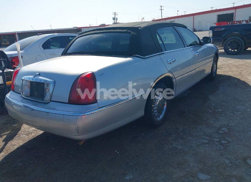 Photo 4 of 2000 Lincoln Town CAR EXECUTIVE (VIN 1LNHM81W1YY774680)